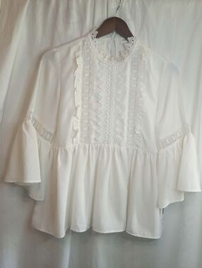 NWT Large Goodnight Macaroon White Scandi Peplum Flowy Boho Shirt Lace Ruffle